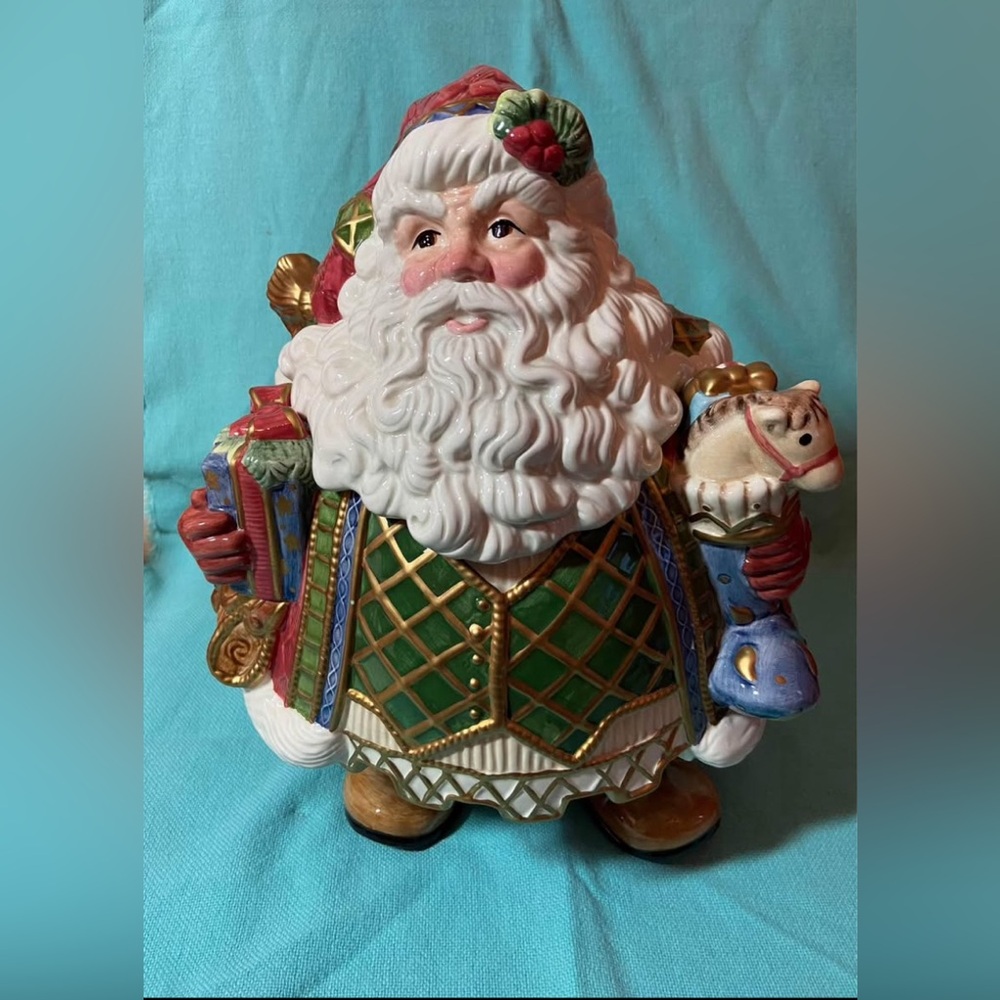 Beautiful 2003 Fitz and Floyd St. Nick cookie jar.